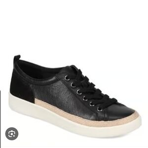 Women's Vionoc black leather sneakers size 8 or 39